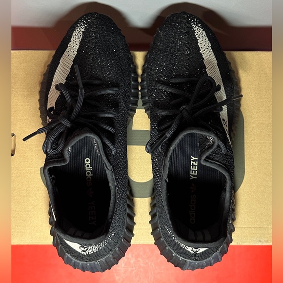 Size 9.5 - adidas Yeezy Boost 350 V2 Low Oreo - Picture 5 of 8